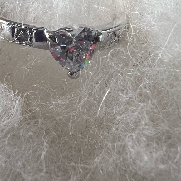 New I set Heart ❤️ 3 💍 Ring  together size 7 - Picture 5 of 9